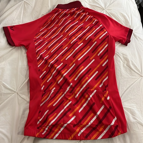 LIV Cycling Top in almost new condition size Small. - Picture 2 of 5